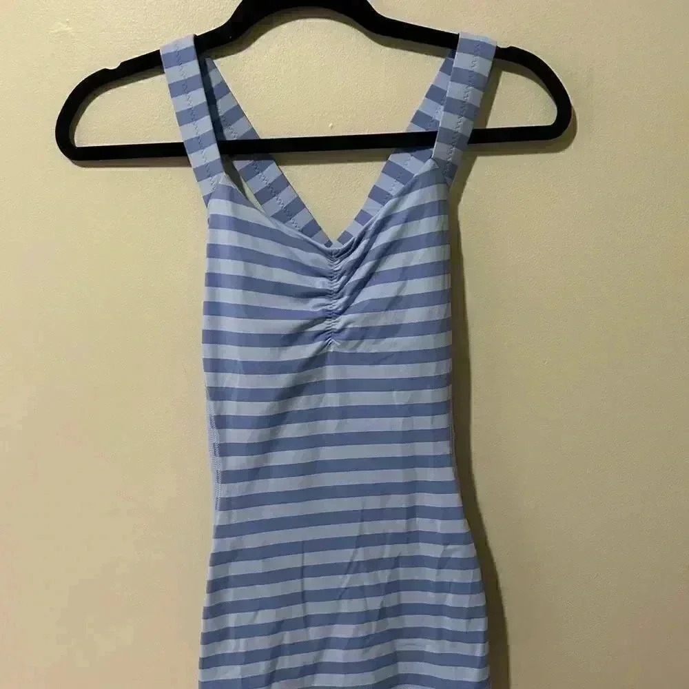 Lululemon Core Kicker Tank 4 - Picture 3 of 7